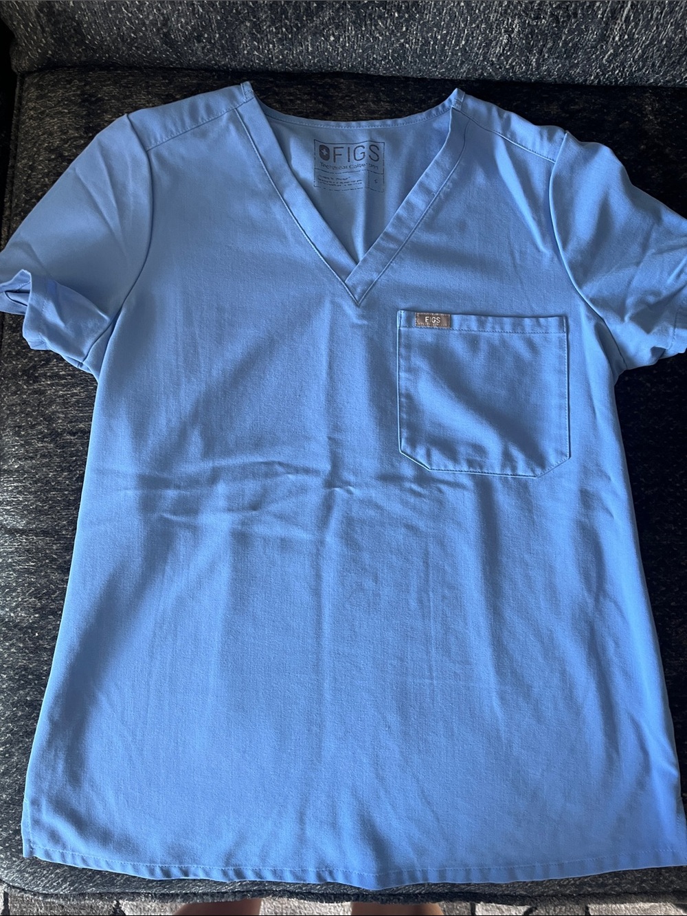 Women’s b neck scrub top FIGS